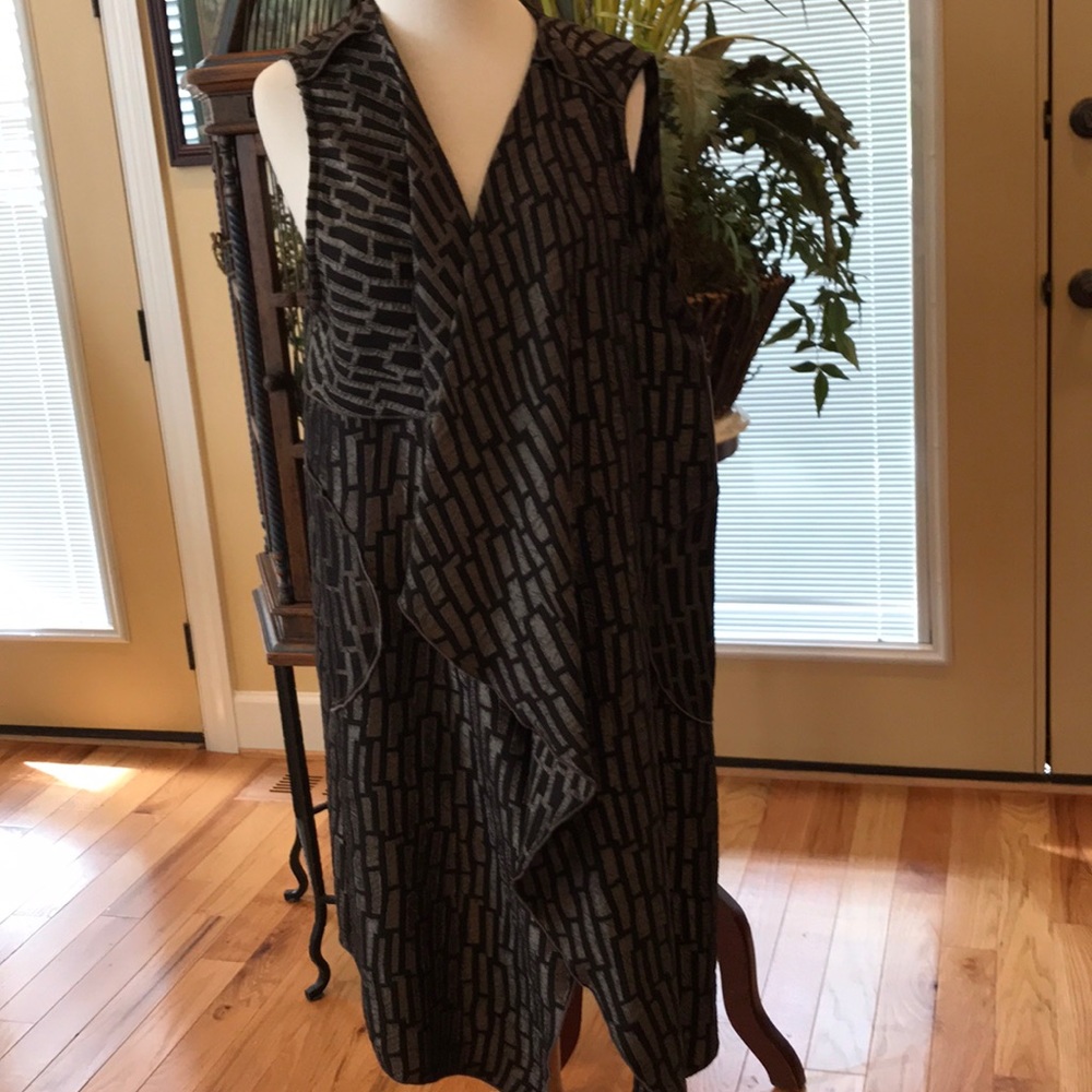 NWT IC long vest L